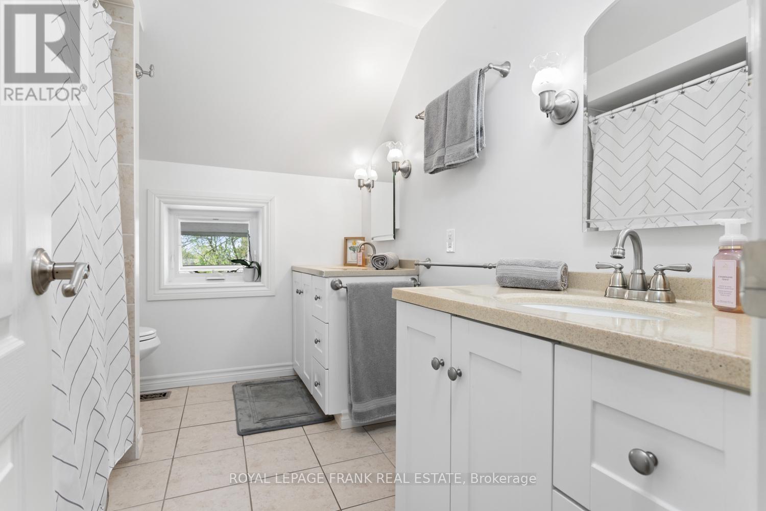 












2035 NEWTONVILLE ROAD

,
Clarington,




Ontario
L0A1J0

