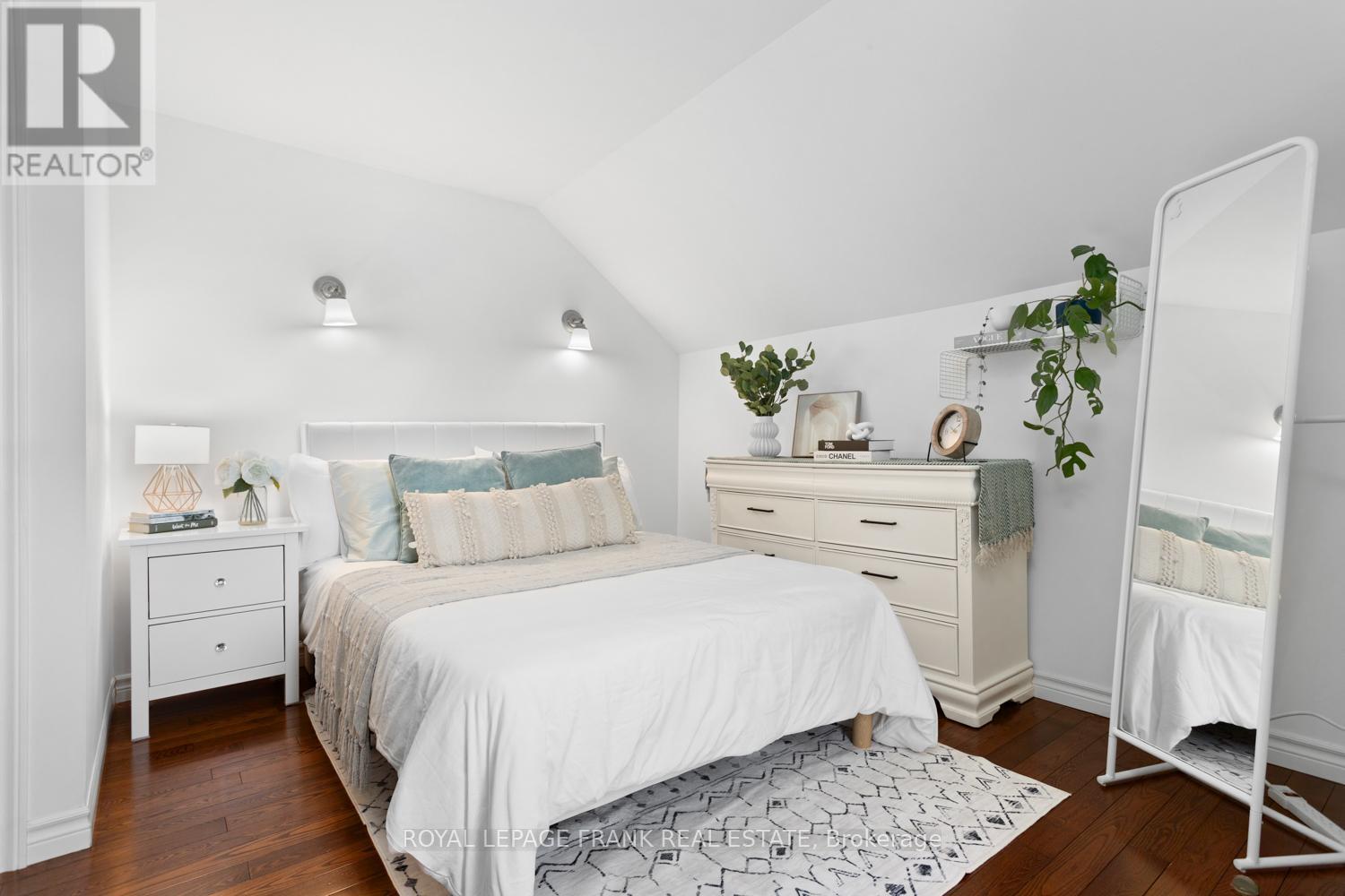












2035 NEWTONVILLE ROAD

,
Clarington,




Ontario
L0A1J0

