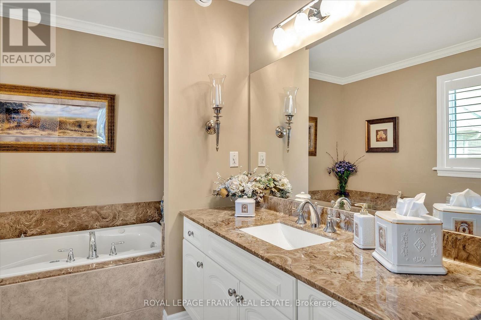 












42 HUNTINGWOOD CRESCENT

,
Kawartha Lakes (Bobcaygeon),




Ontario
K0M1A0

