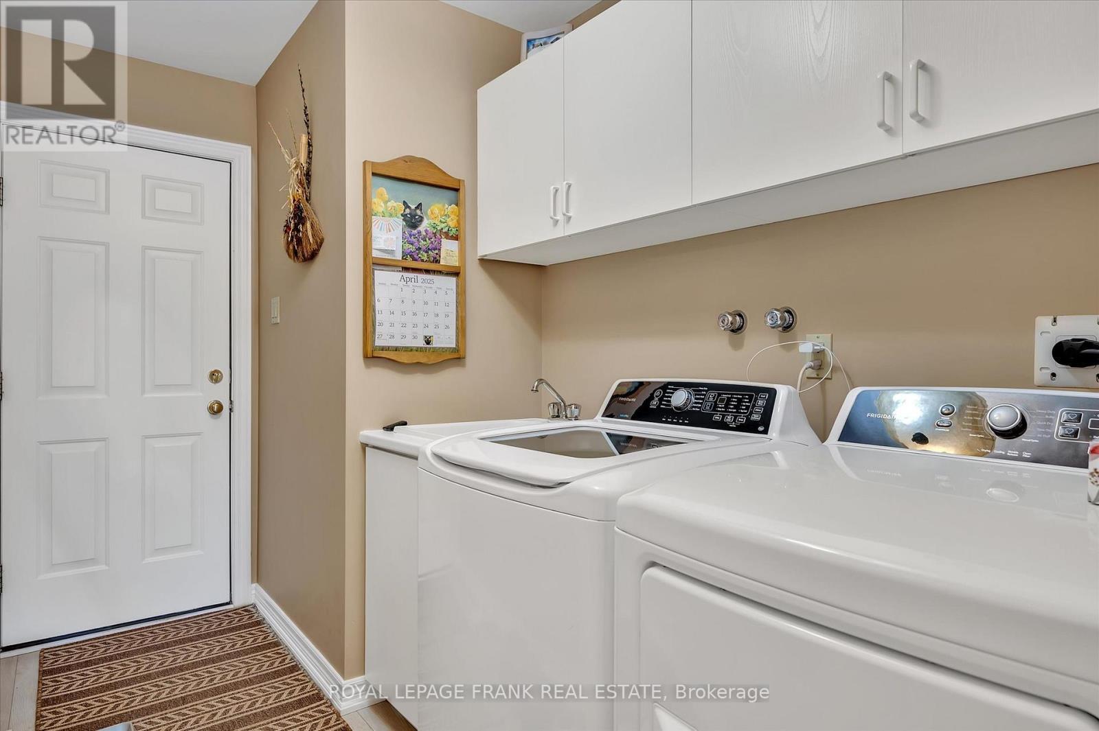 












42 HUNTINGWOOD CRESCENT

,
Kawartha Lakes (Bobcaygeon),




Ontario
K0M1A0

