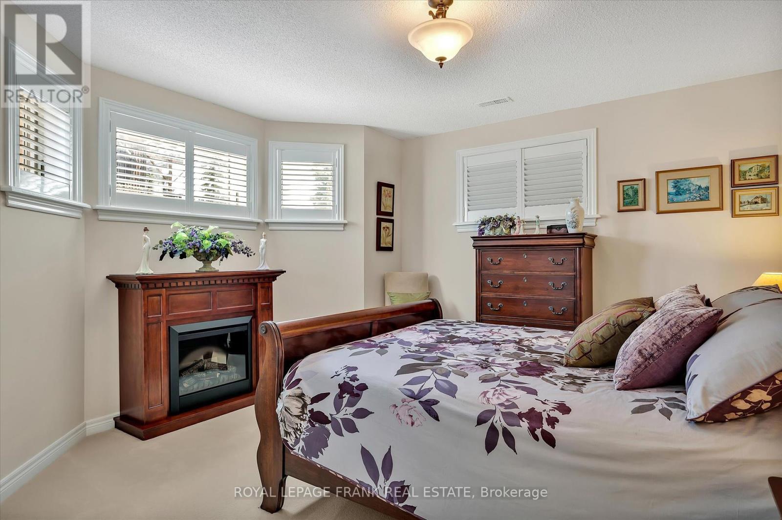 












42 HUNTINGWOOD CRESCENT

,
Kawartha Lakes (Bobcaygeon),




Ontario
K0M1A0

