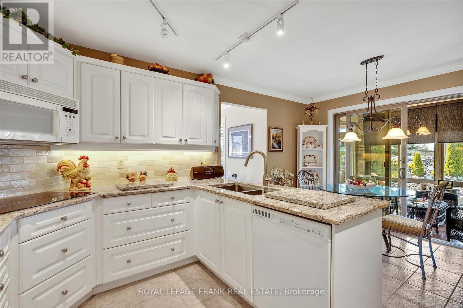 












42 HUNTINGWOOD CRESCENT

,
Kawartha Lakes (Bobcaygeon),




Ontario
K0M1A0

