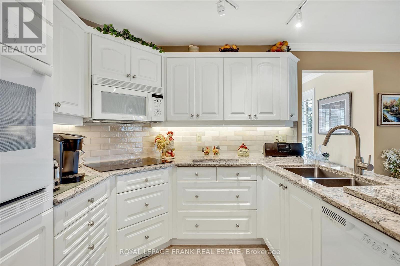 












42 HUNTINGWOOD CRESCENT

,
Kawartha Lakes (Bobcaygeon),




Ontario
K0M1A0

