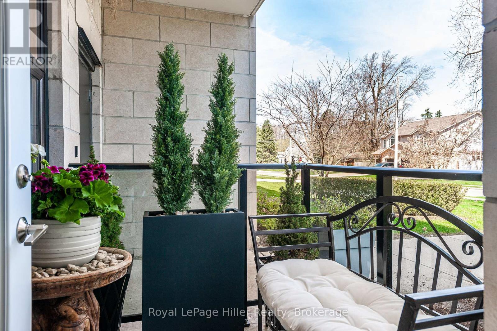 












111 - 255 JOHN STREET

,
Stratford,




Ontario
N5A0G7

