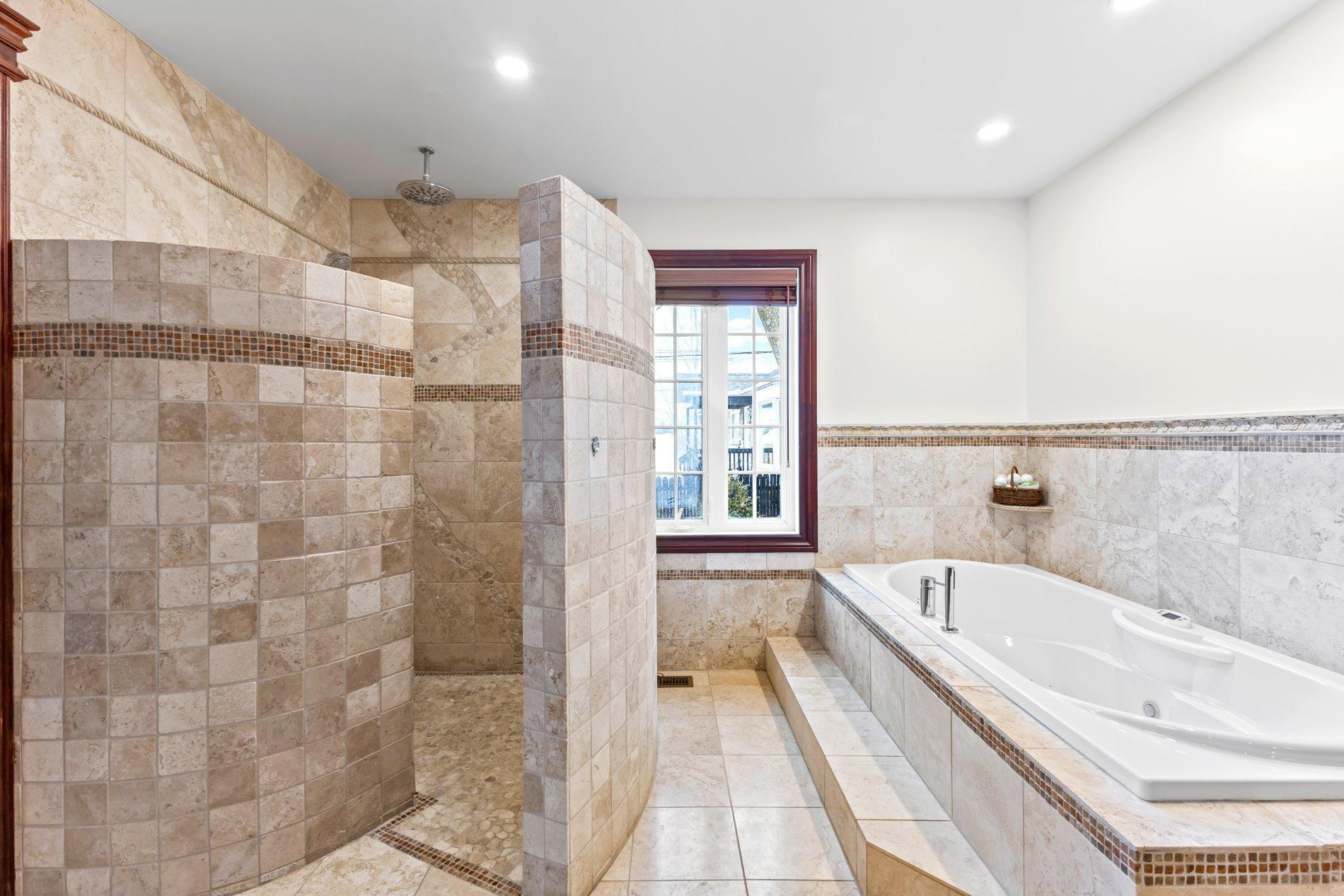 









240


Rue Principale

,
Laval (Sainte-Dorothée),




QC
H7X3V1

