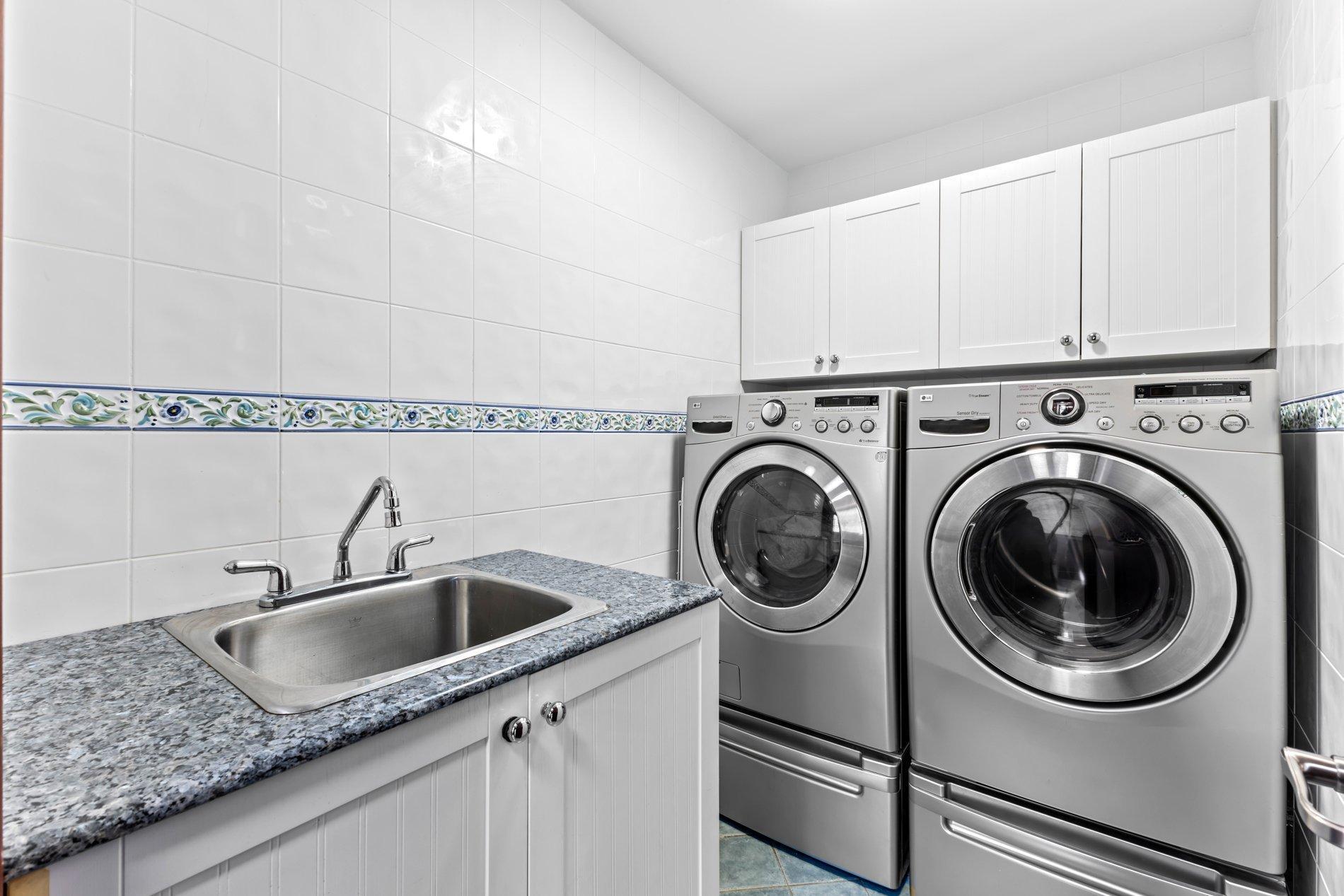 









240


Rue Principale

,
Laval (Sainte-Dorothée),




QC
H7X3V1

