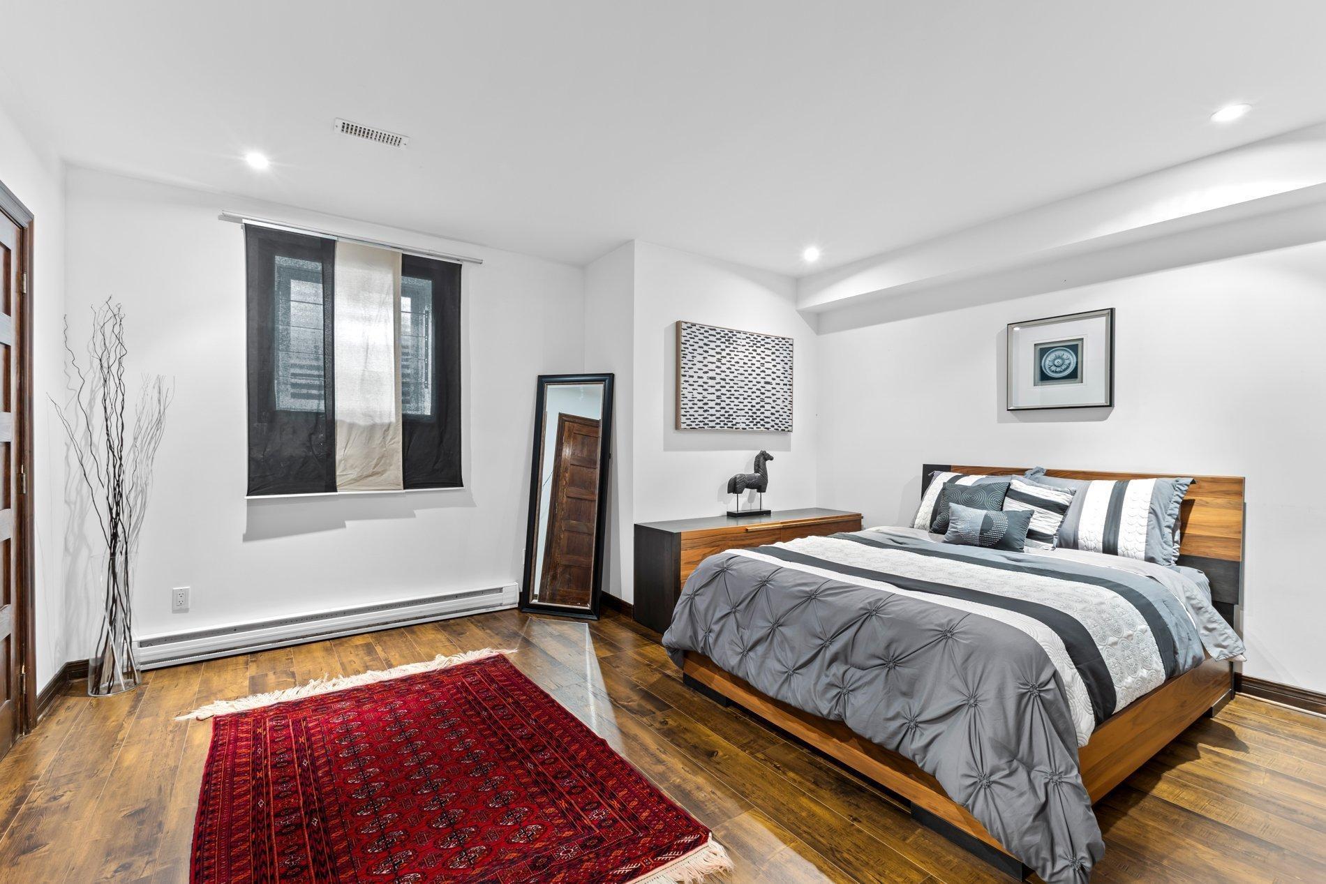









240


Rue Principale

,
Laval (Sainte-Dorothée),




QC
H7X3V1

