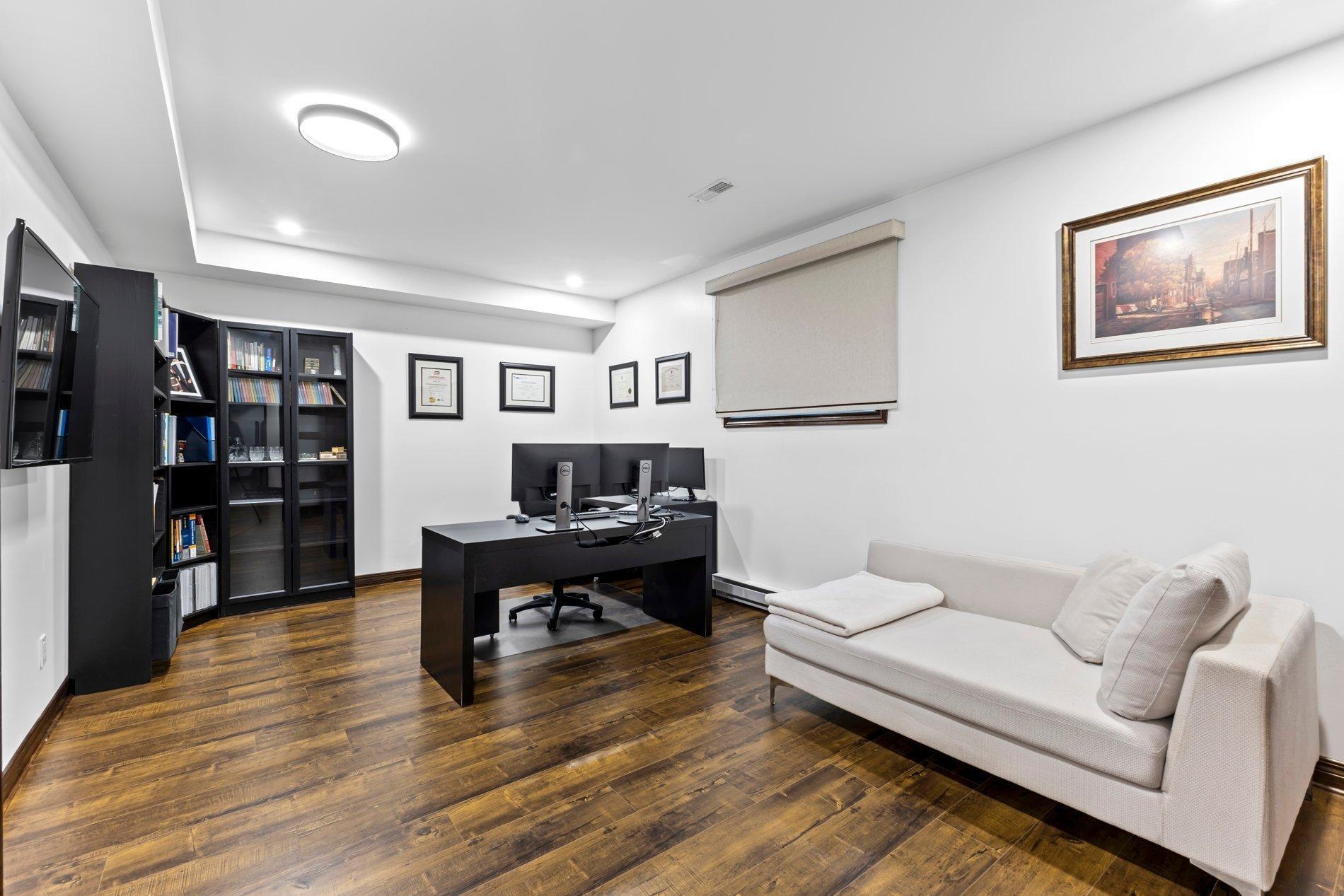 









240


Rue Principale

,
Laval (Sainte-Dorothée),




QC
H7X3V1

