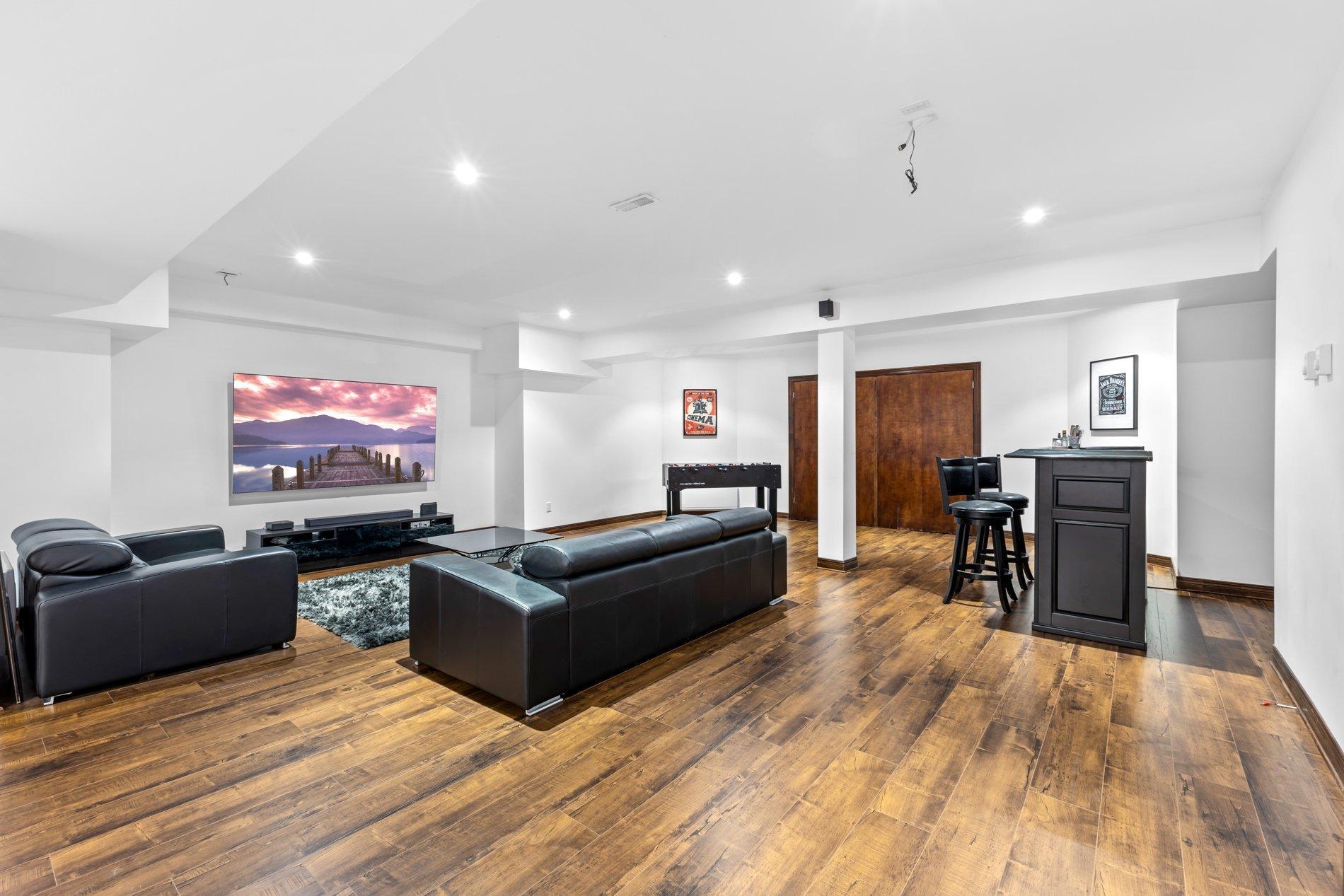









240


Rue Principale

,
Laval (Sainte-Dorothée),




QC
H7X3V1

