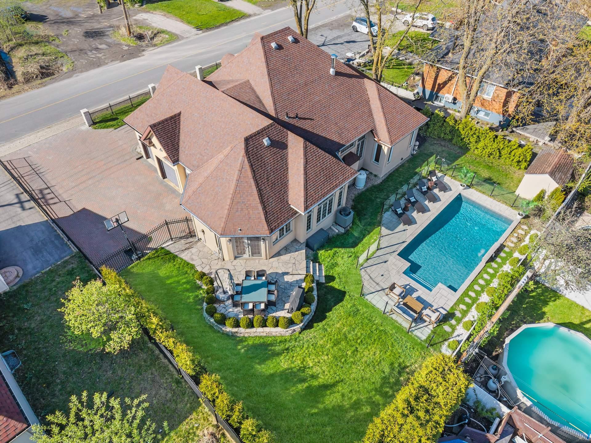 









240


Rue Principale

,
Laval (Sainte-Dorothée),




QC
H7X3V1

