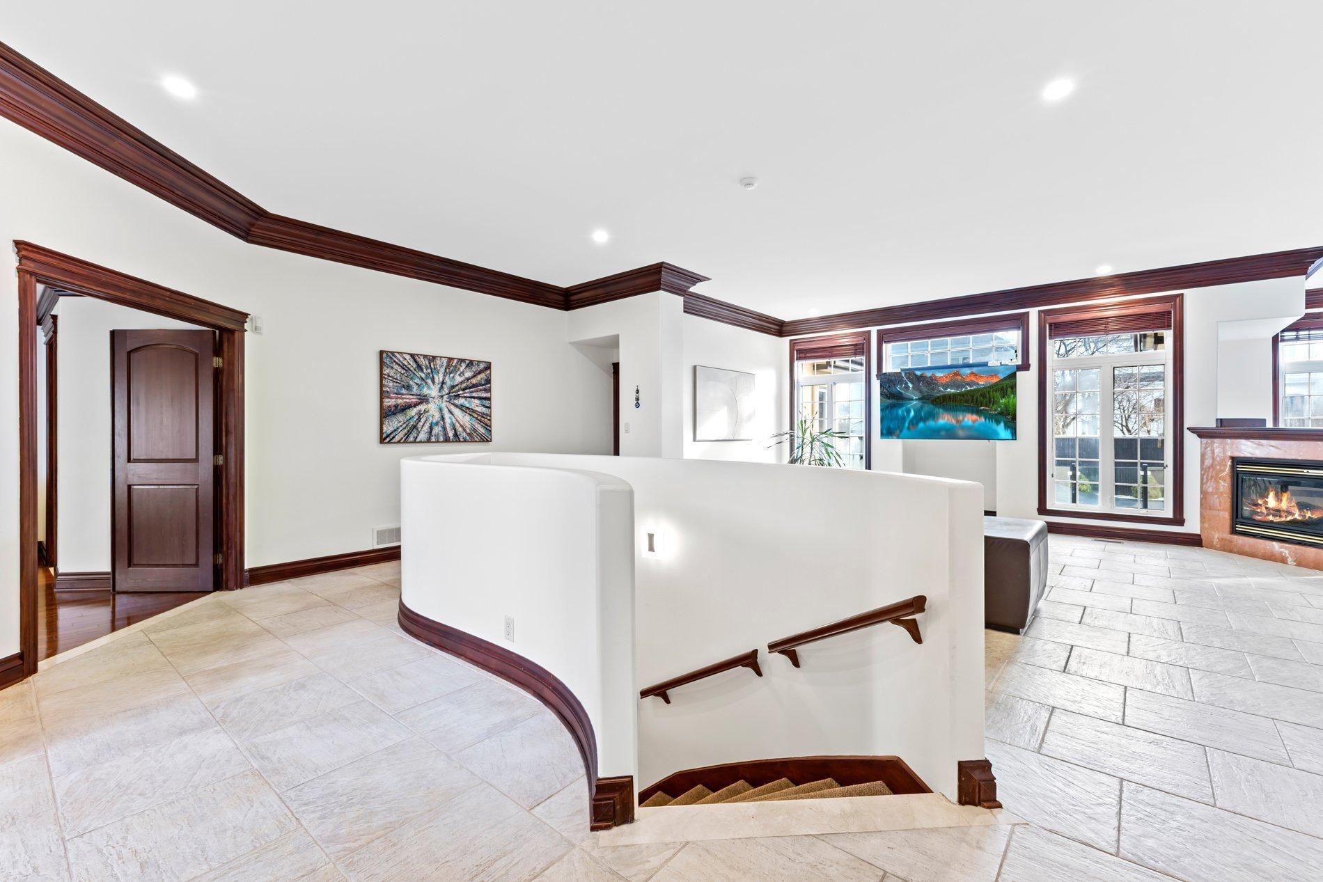 









240


Rue Principale

,
Laval (Sainte-Dorothée),




QC
H7X3V1

