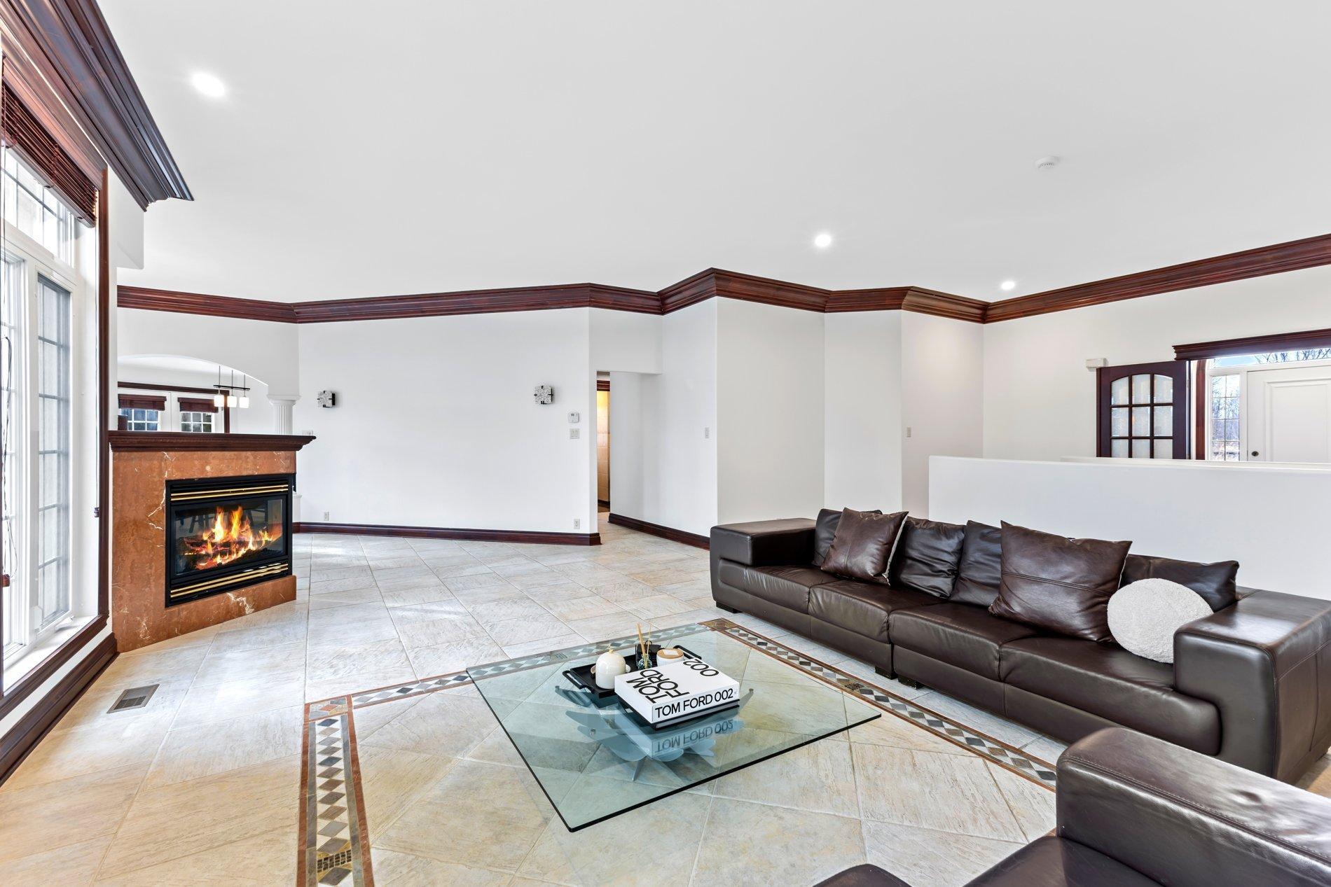 









240


Rue Principale

,
Laval (Sainte-Dorothée),




QC
H7X3V1

