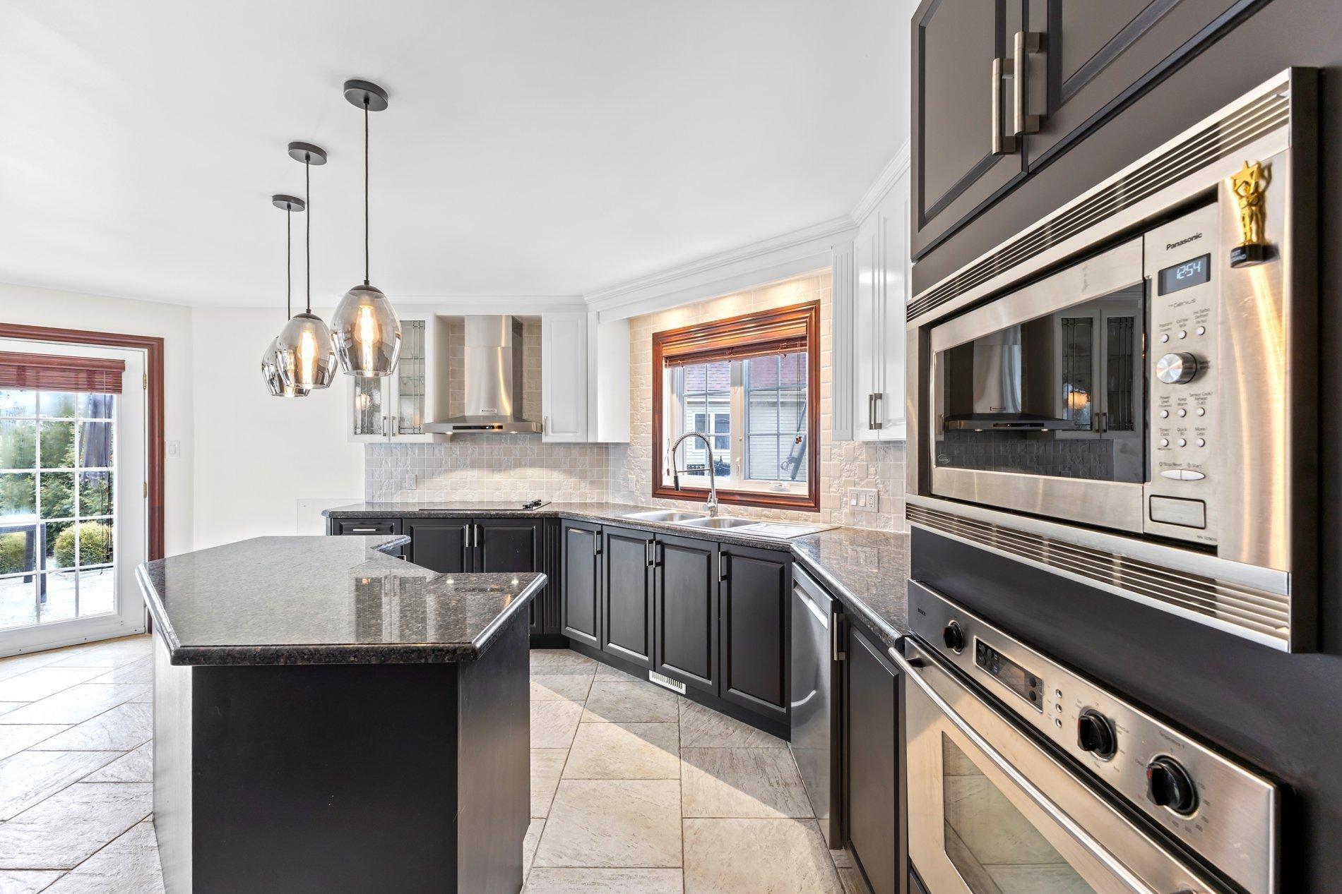 









240


Rue Principale

,
Laval (Sainte-Dorothée),




QC
H7X3V1

