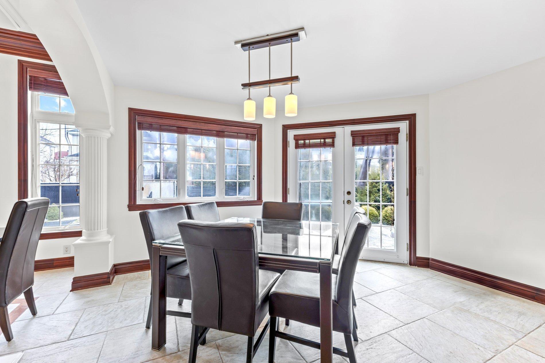 









240


Rue Principale

,
Laval (Sainte-Dorothée),




QC
H7X3V1

