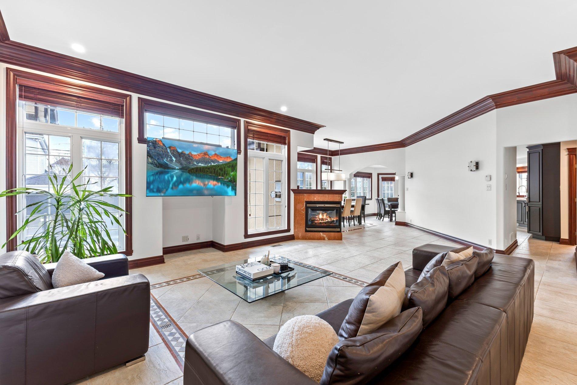 









240


Rue Principale

,
Laval (Sainte-Dorothée),




QC
H7X3V1

