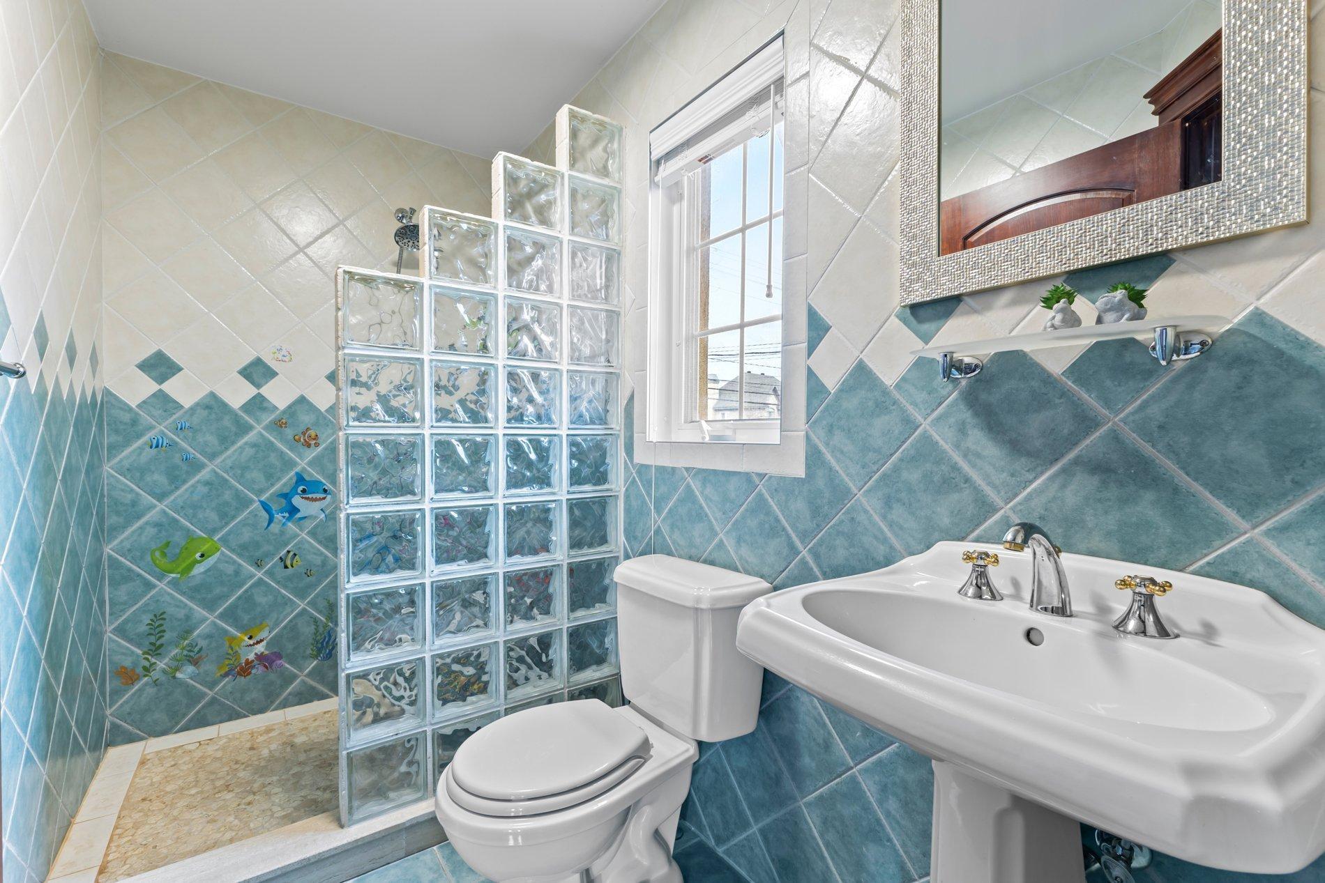 









240


Rue Principale

,
Laval (Sainte-Dorothée),




QC
H7X3V1

