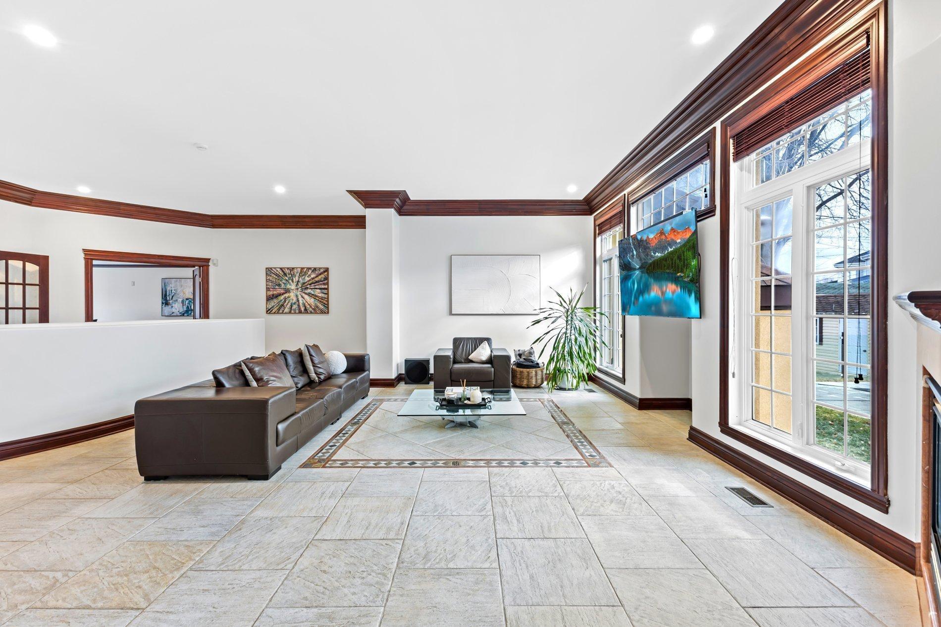 









240


Rue Principale

,
Laval (Sainte-Dorothée),




QC
H7X3V1

