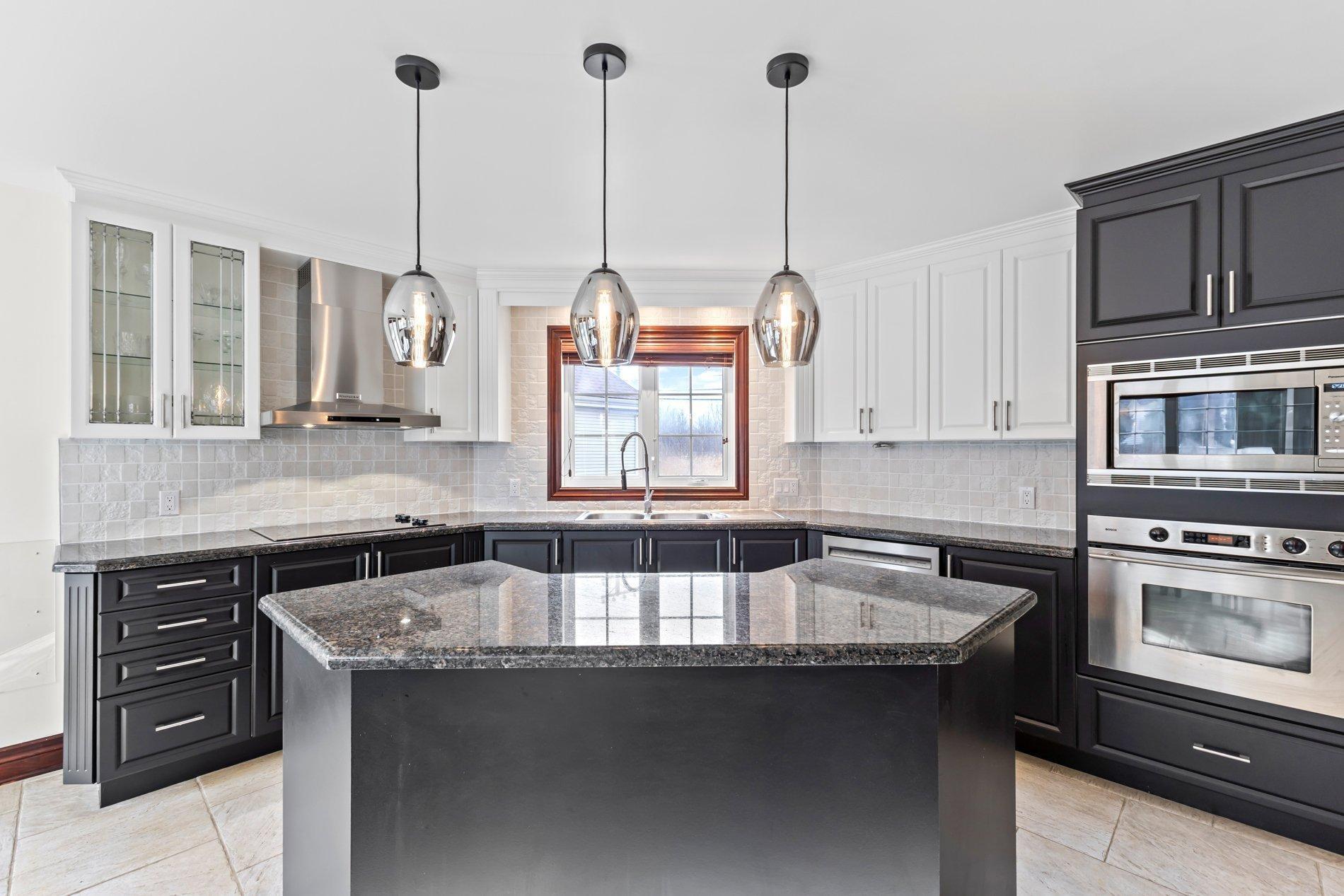 









240


Rue Principale

,
Laval (Sainte-Dorothée),




QC
H7X3V1


