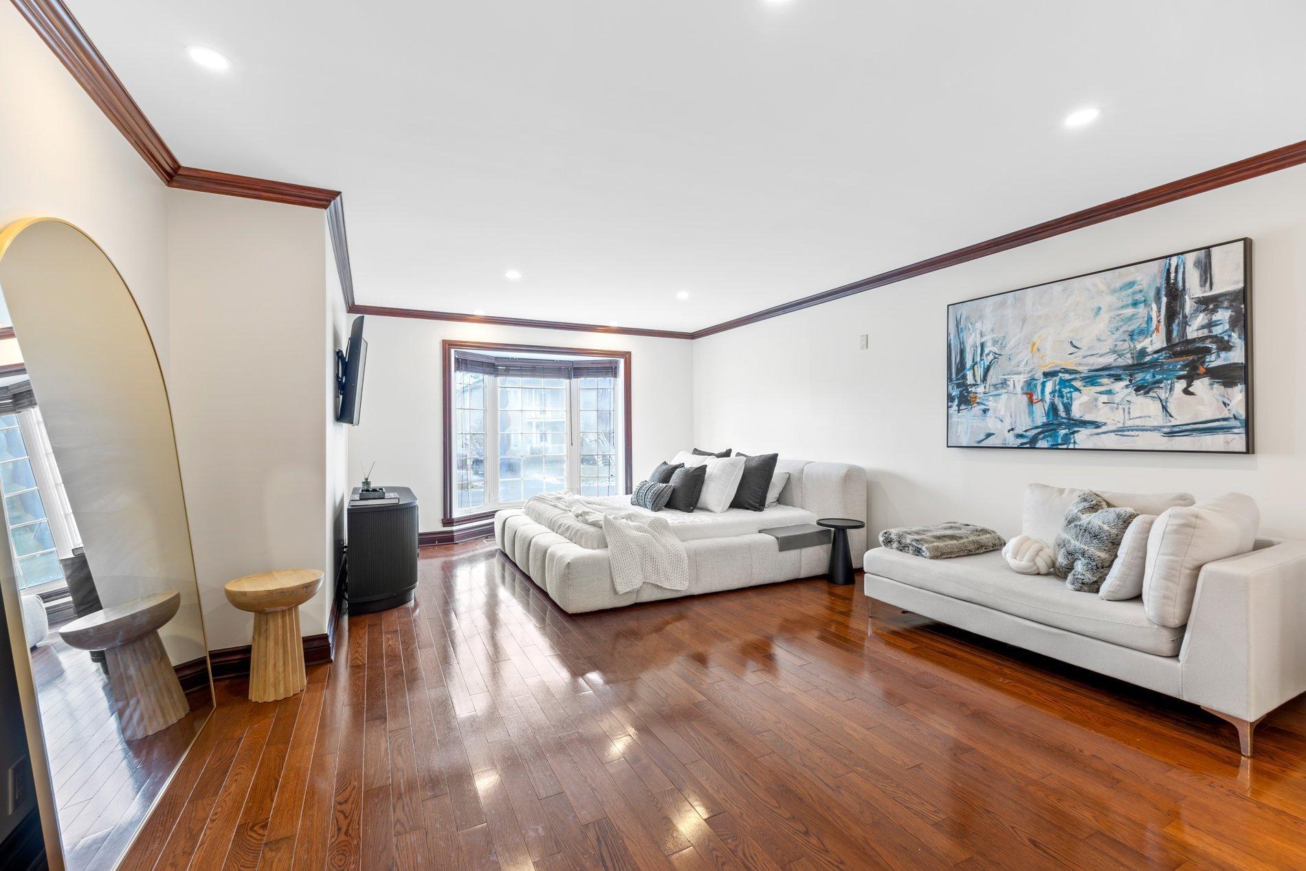 









240


Rue Principale

,
Laval (Sainte-Dorothée),




QC
H7X3V1

