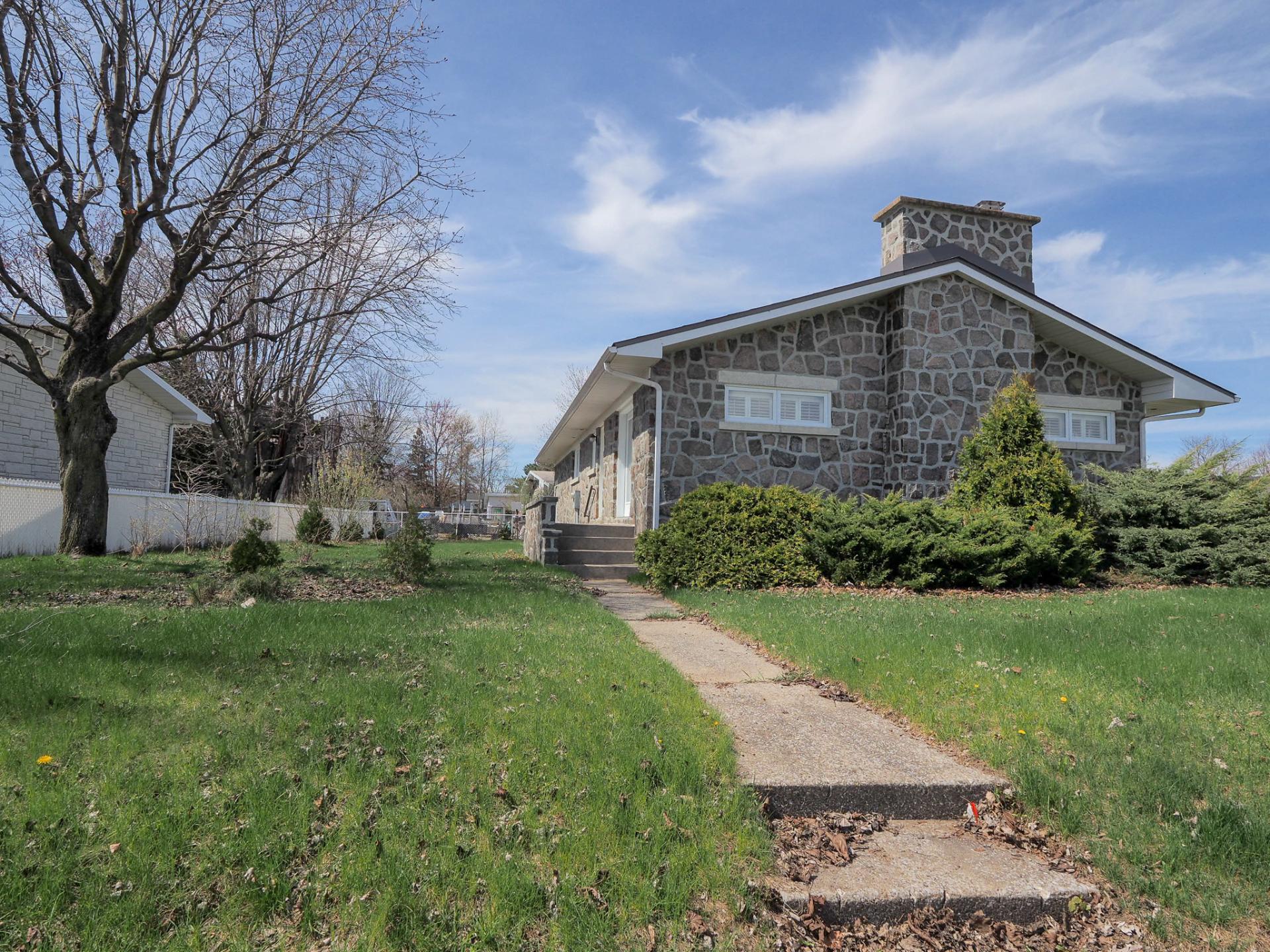 









3825


Rue de Châteaufort

,
Trois-Rivières,




QC
G8Y2A8

