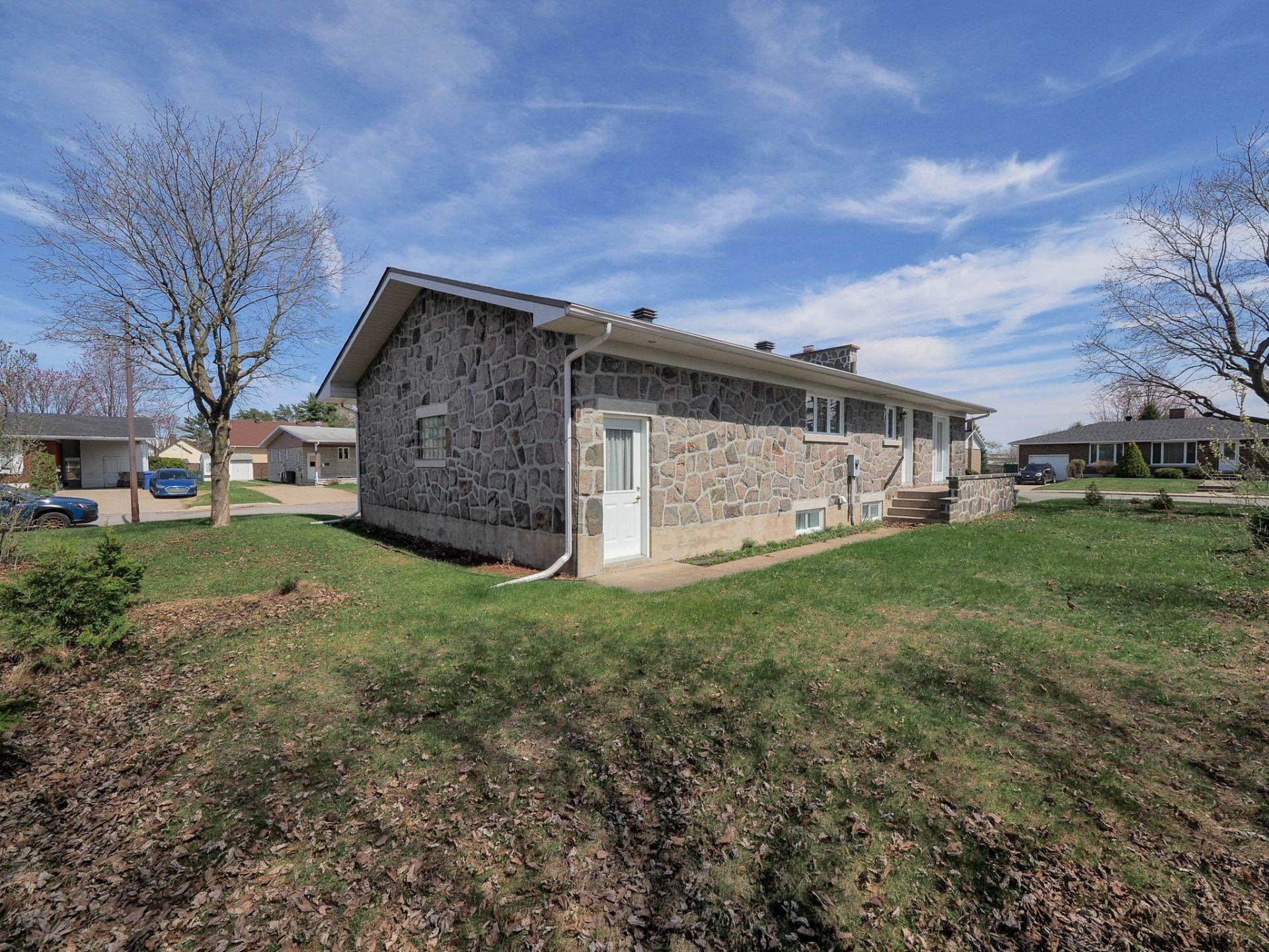









3825


Rue de Châteaufort

,
Trois-Rivières,




QC
G8Y2A8

