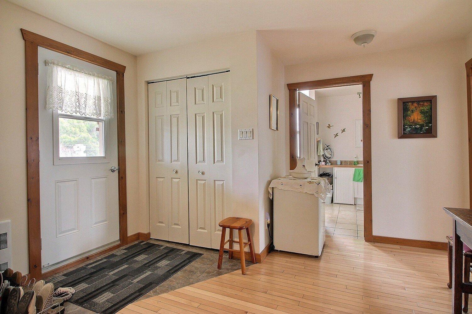 









1099

 - 1105


Rue Main

,
Ayer's Cliff,




QC
J0B1C0

