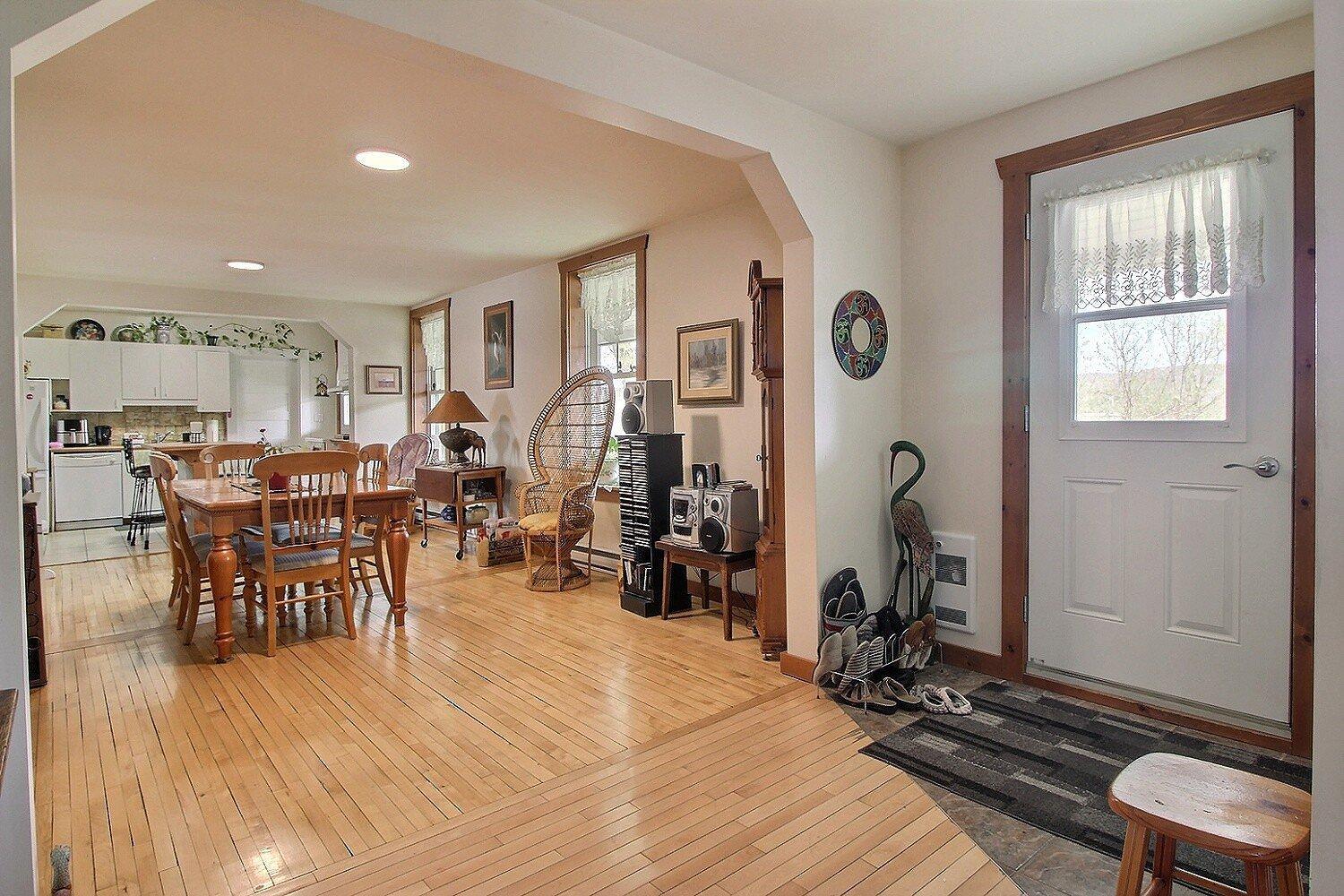 









1099

 - 1105


Rue Main

,
Ayer's Cliff,




QC
J0B1C0

