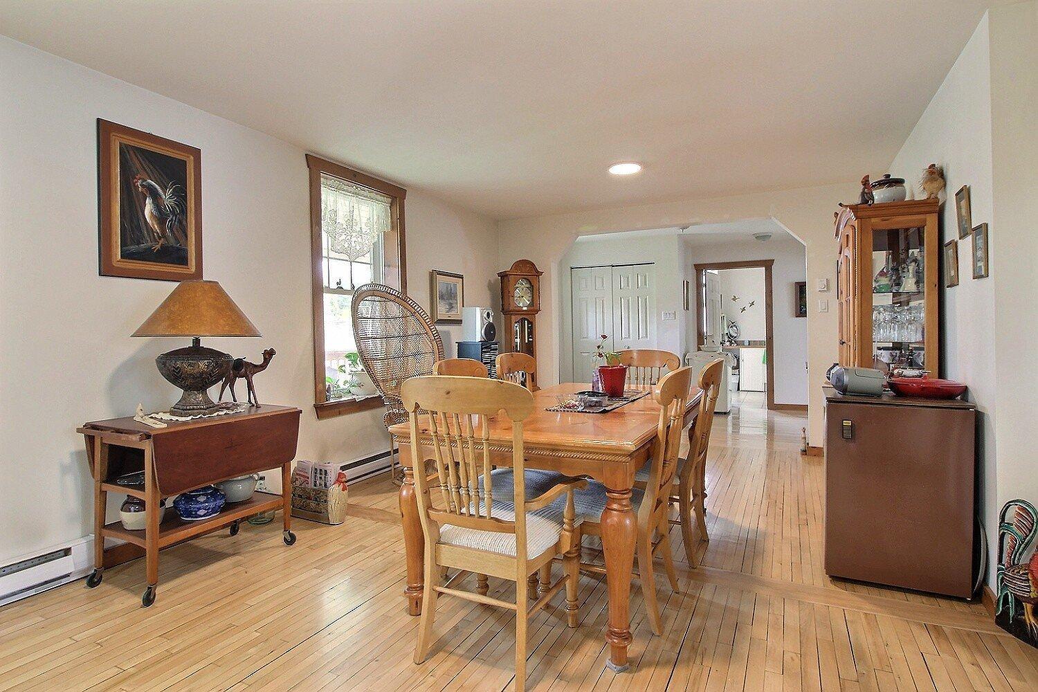 









1099

 - 1105


Rue Main

,
Ayer's Cliff,




QC
J0B1C0

