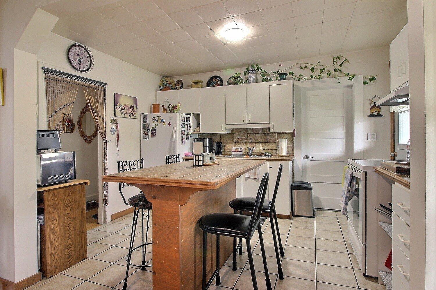 









1099

 - 1105


Rue Main

,
Ayer's Cliff,




QC
J0B1C0

