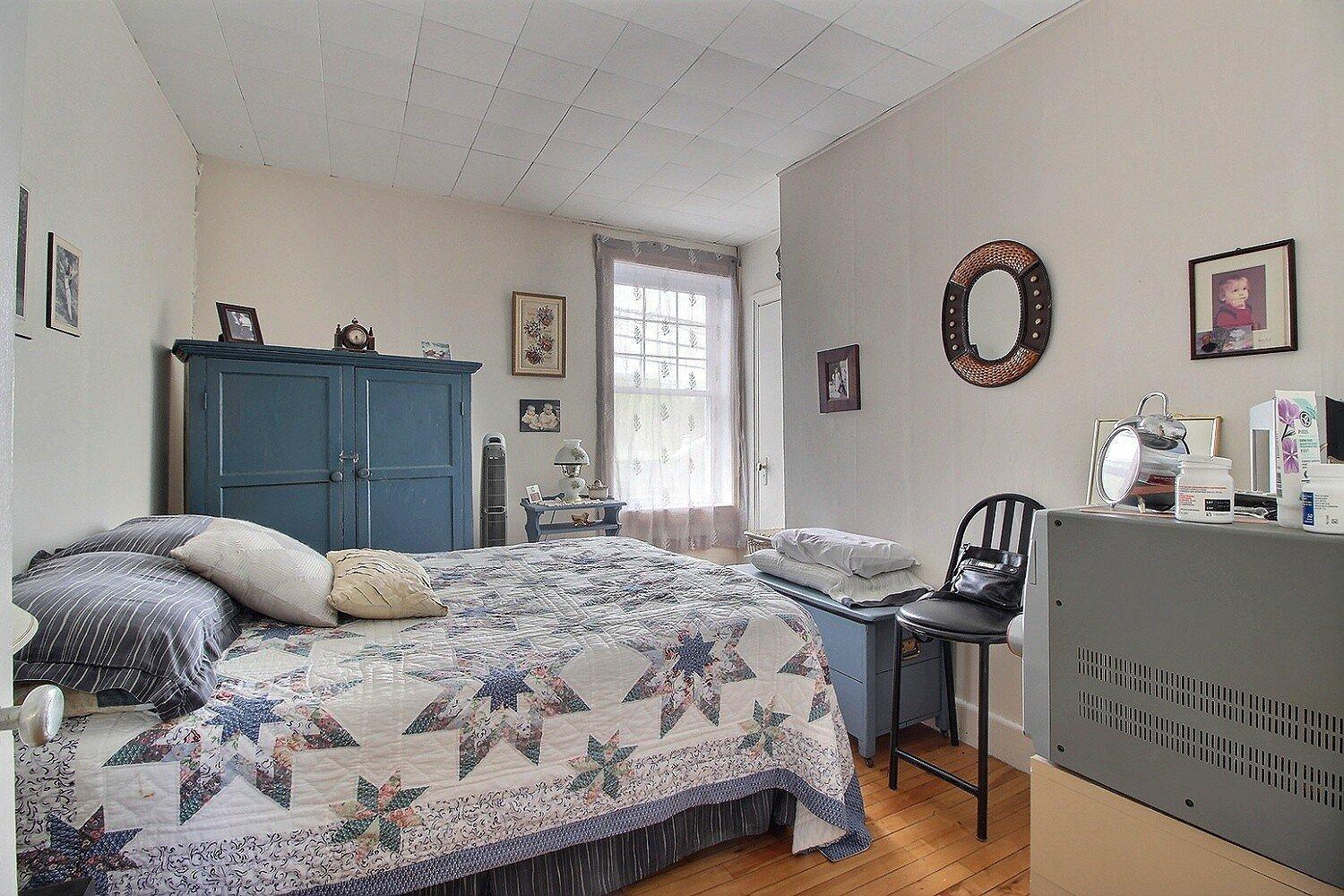 









1099

 - 1105


Rue Main

,
Ayer's Cliff,




QC
J0B1C0

