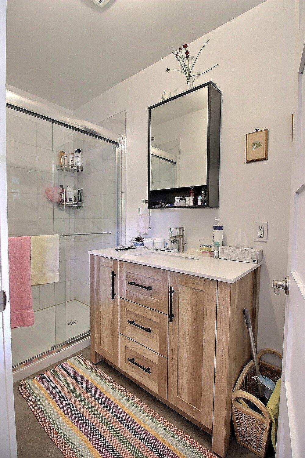 









1099

 - 1105


Rue Main

,
Ayer's Cliff,




QC
J0B1C0

