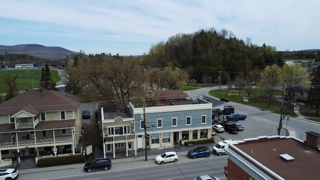 









1099

 - 1105


Rue Main

,
Ayer's Cliff,




QC
J0B1C0

