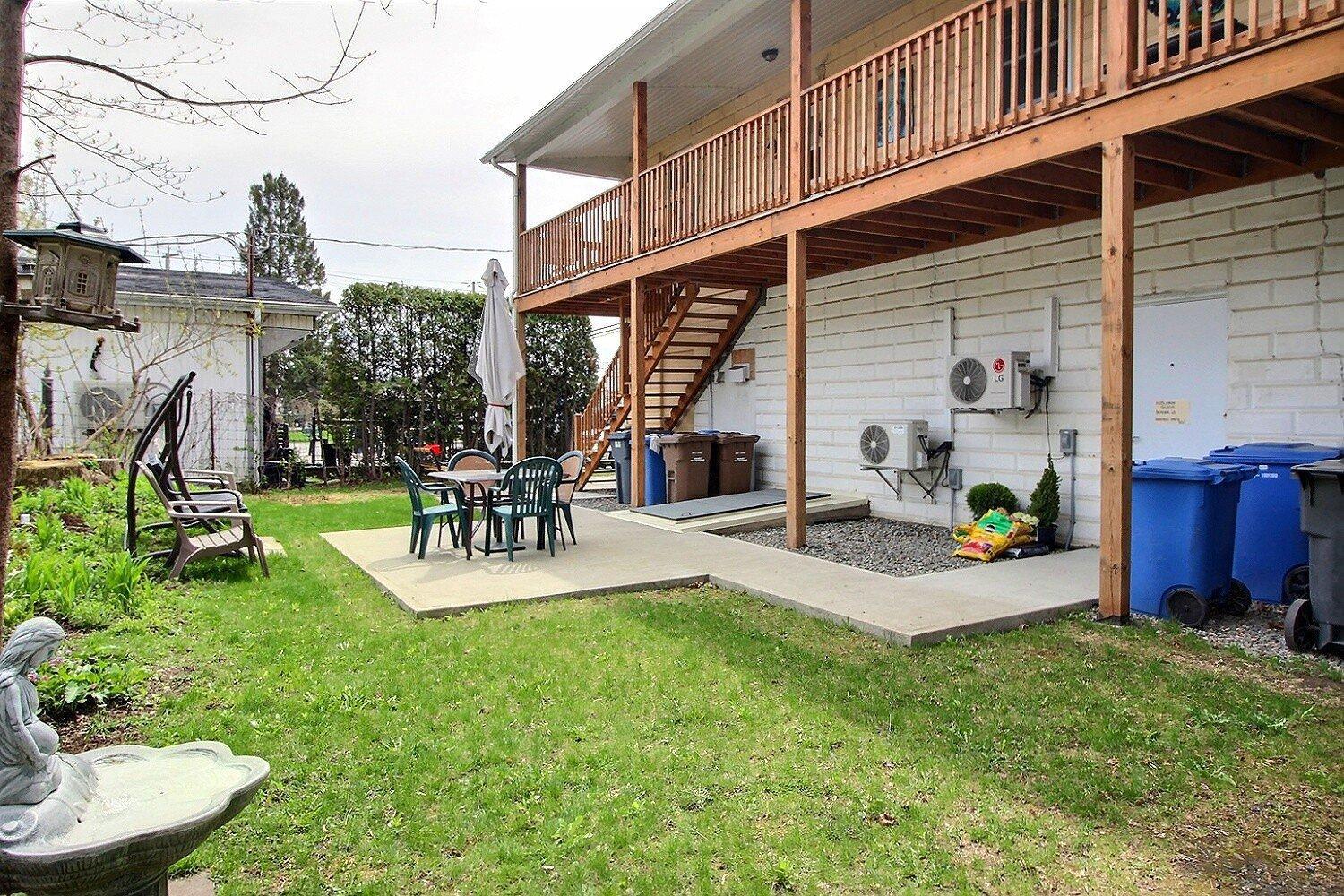 









1099

 - 1105


Rue Main

,
Ayer's Cliff,




QC
J0B1C0

