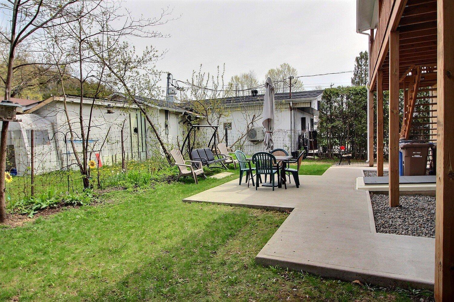 









1099

 - 1105


Rue Main

,
Ayer's Cliff,




QC
J0B1C0

