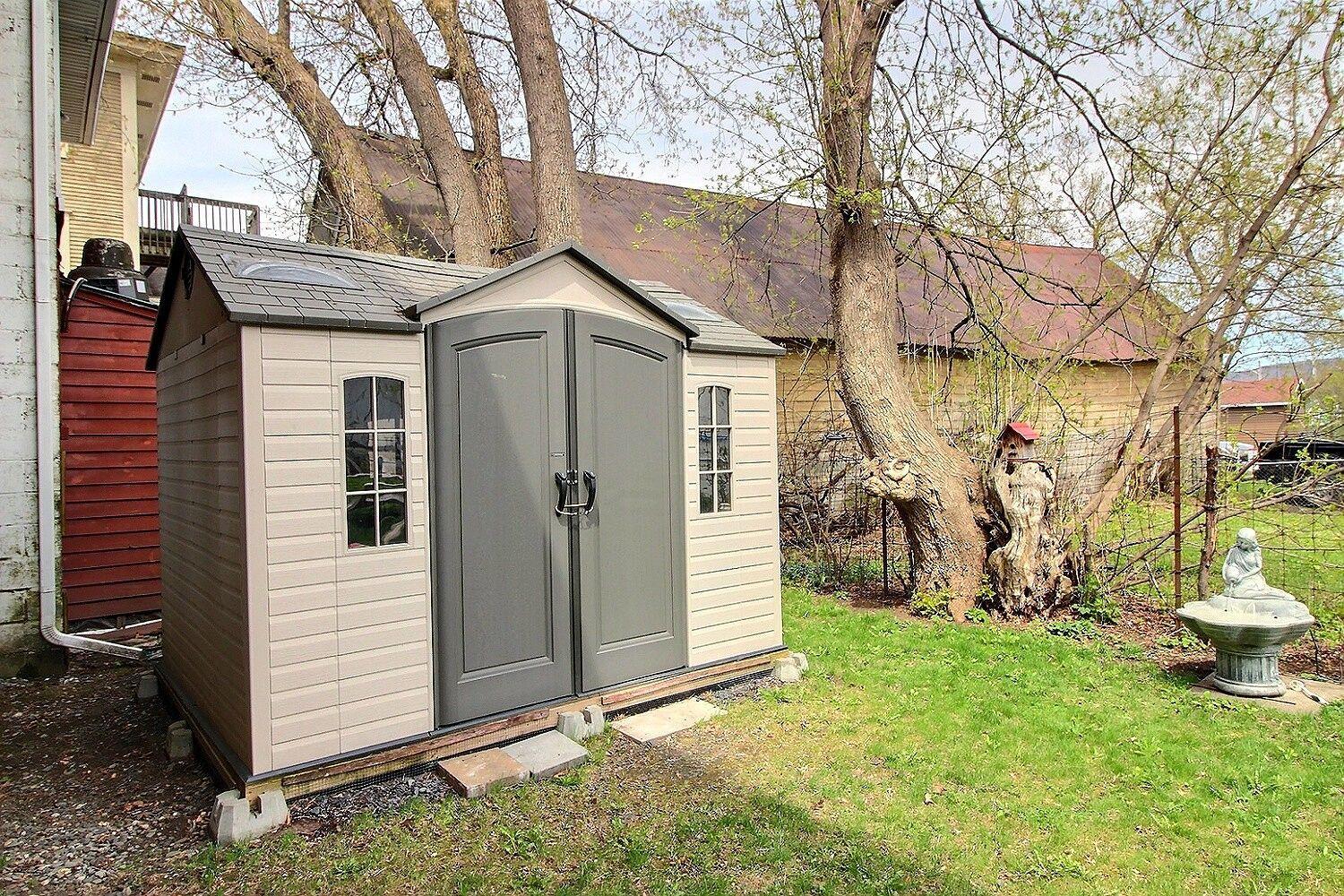 









1099

 - 1105


Rue Main

,
Ayer's Cliff,




QC
J0B1C0

