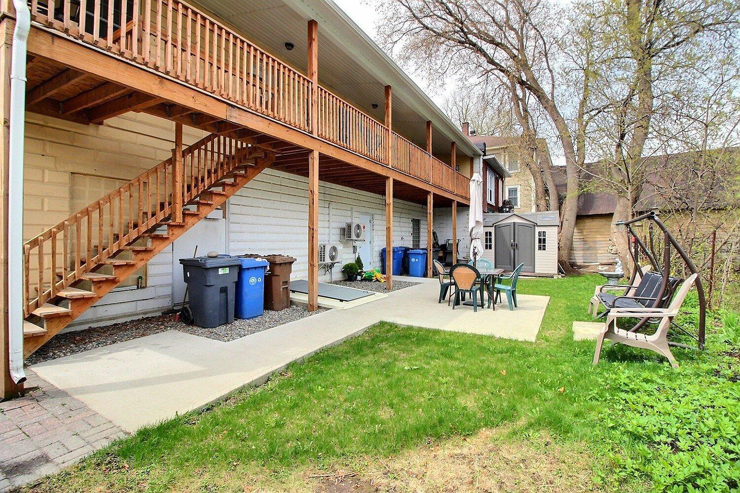 









1099

 - 1105


Rue Main

,
Ayer's Cliff,




QC
J0B1C0

