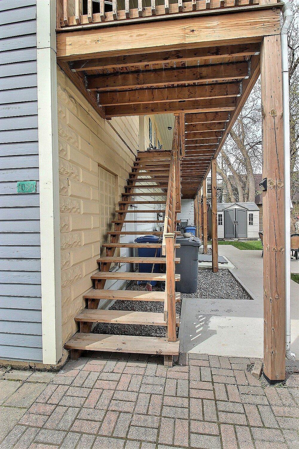 









1099

 - 1105


Rue Main

,
Ayer's Cliff,




QC
J0B1C0

