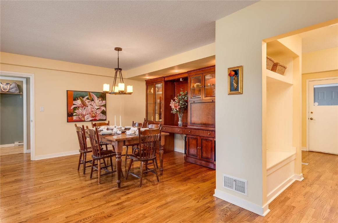 









1927


Knox

Crescent,
Kelowna,




BC
V1Y 1K9

