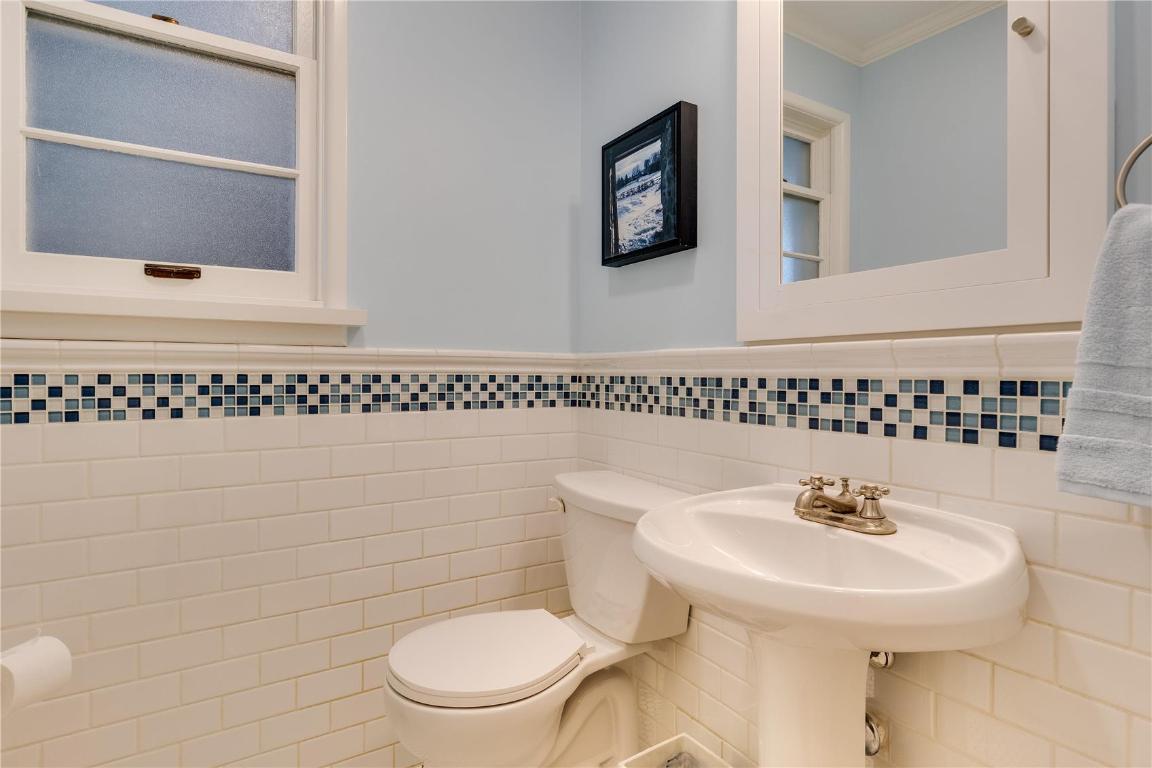 









1927


Knox

Crescent,
Kelowna,




BC
V1Y 1K9

