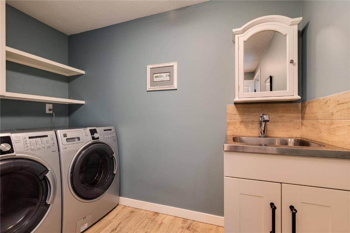 









1927


Knox

Crescent,
Kelowna,




BC
V1Y 1K9

