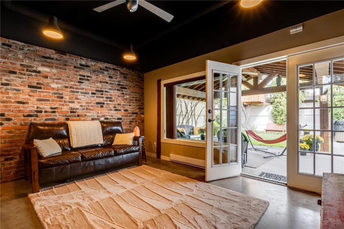 









1927


Knox

Crescent,
Kelowna,




BC
V1Y 1K9

