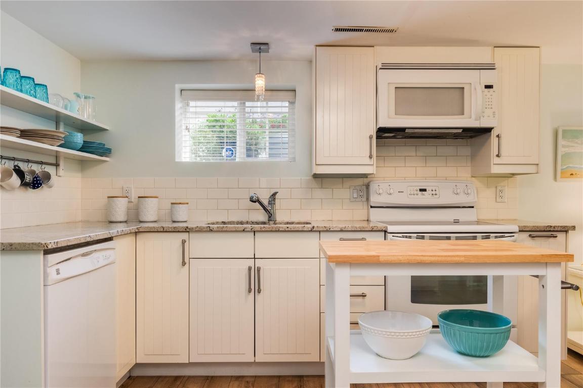 









1927


Knox

Crescent,
Kelowna,




BC
V1Y 1K9

