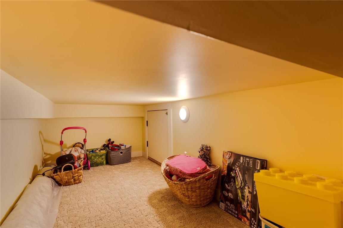 









1927


Knox

Crescent,
Kelowna,




BC
V1Y 1K9

