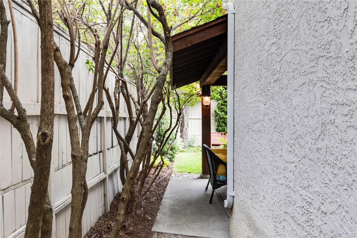 









1927


Knox

Crescent,
Kelowna,




BC
V1Y 1K9


