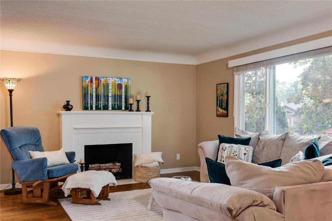 









1927


Knox

Crescent,
Kelowna,




BC
V1Y 1K9

