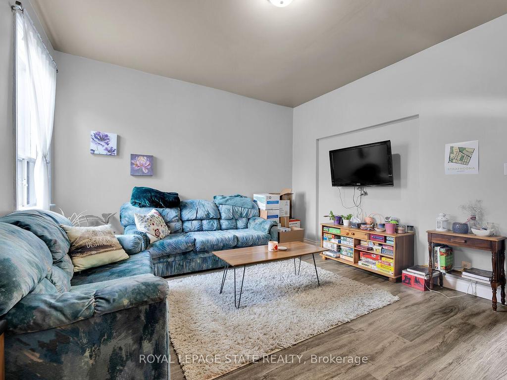 









129


Dundurn

Street North,
Hamilton,




ON
L8R 3E7

