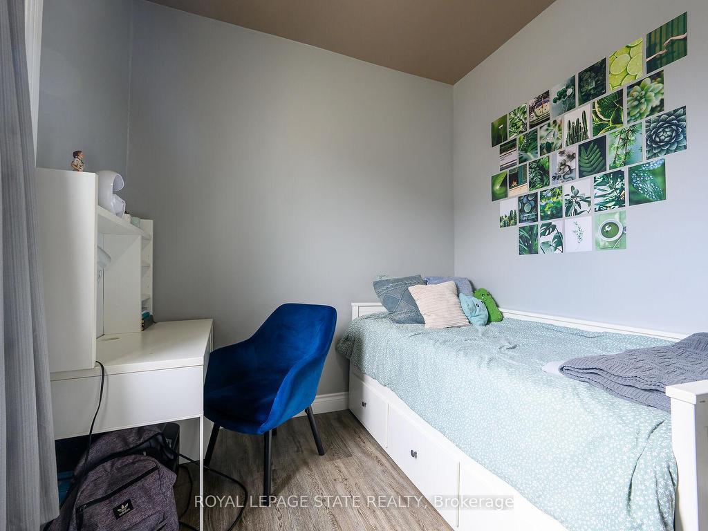









129


Dundurn

Street North,
Hamilton,




ON
L8R 3E7


