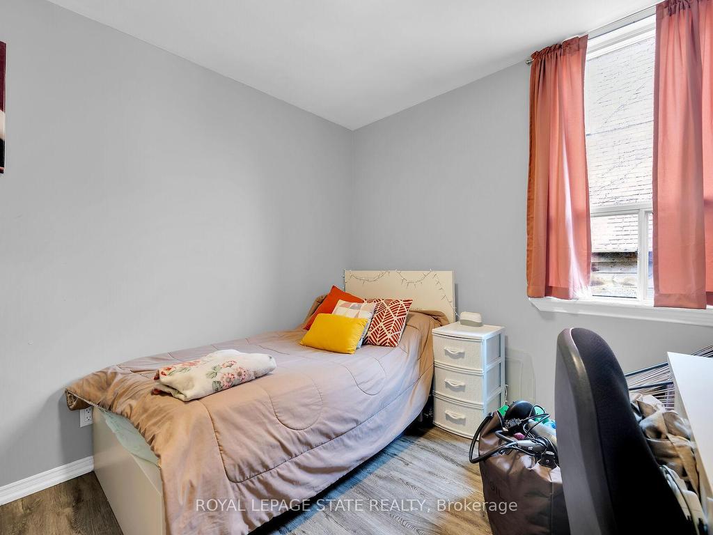 









129


Dundurn

Street North,
Hamilton,




ON
L8R 3E7

