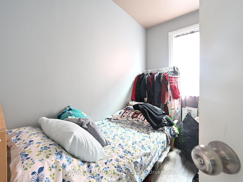 









129


Dundurn

Street North,
Hamilton,




ON
L8R 3E7

