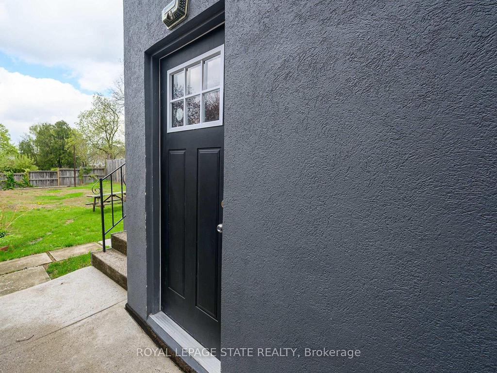 









129


Dundurn

Street North,
Hamilton,




ON
L8R 3E7

